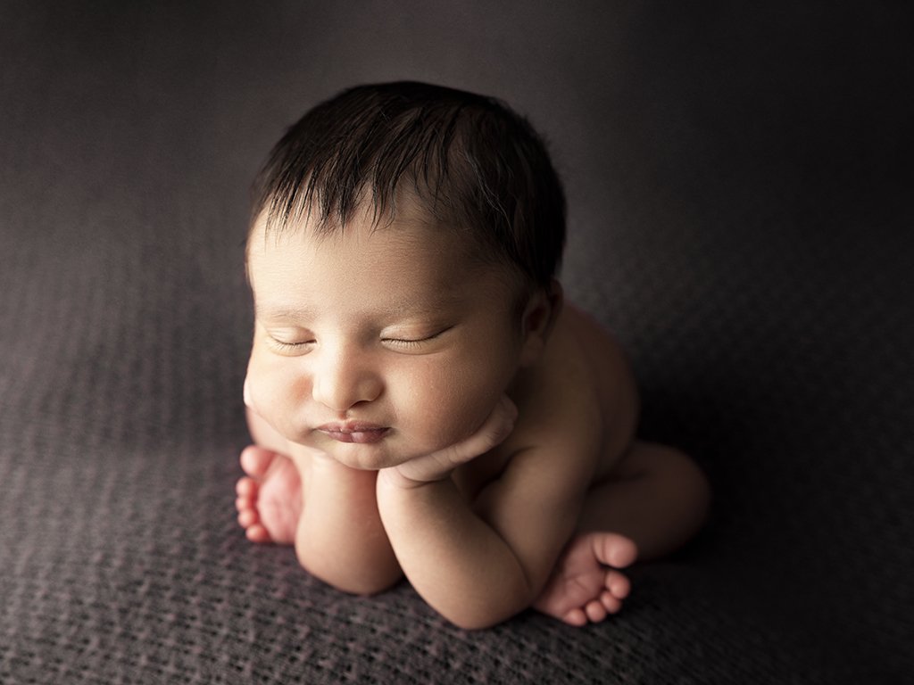 baby in a froggy pose